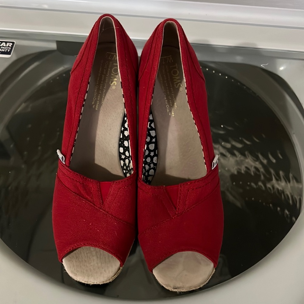 Women’s Toms open toe Wedges